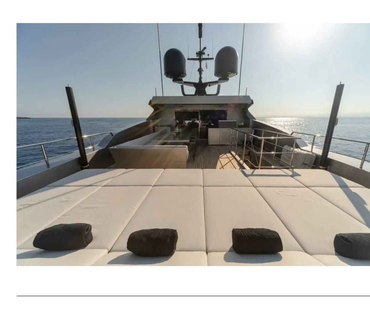 yachtImage_ext_769_18352