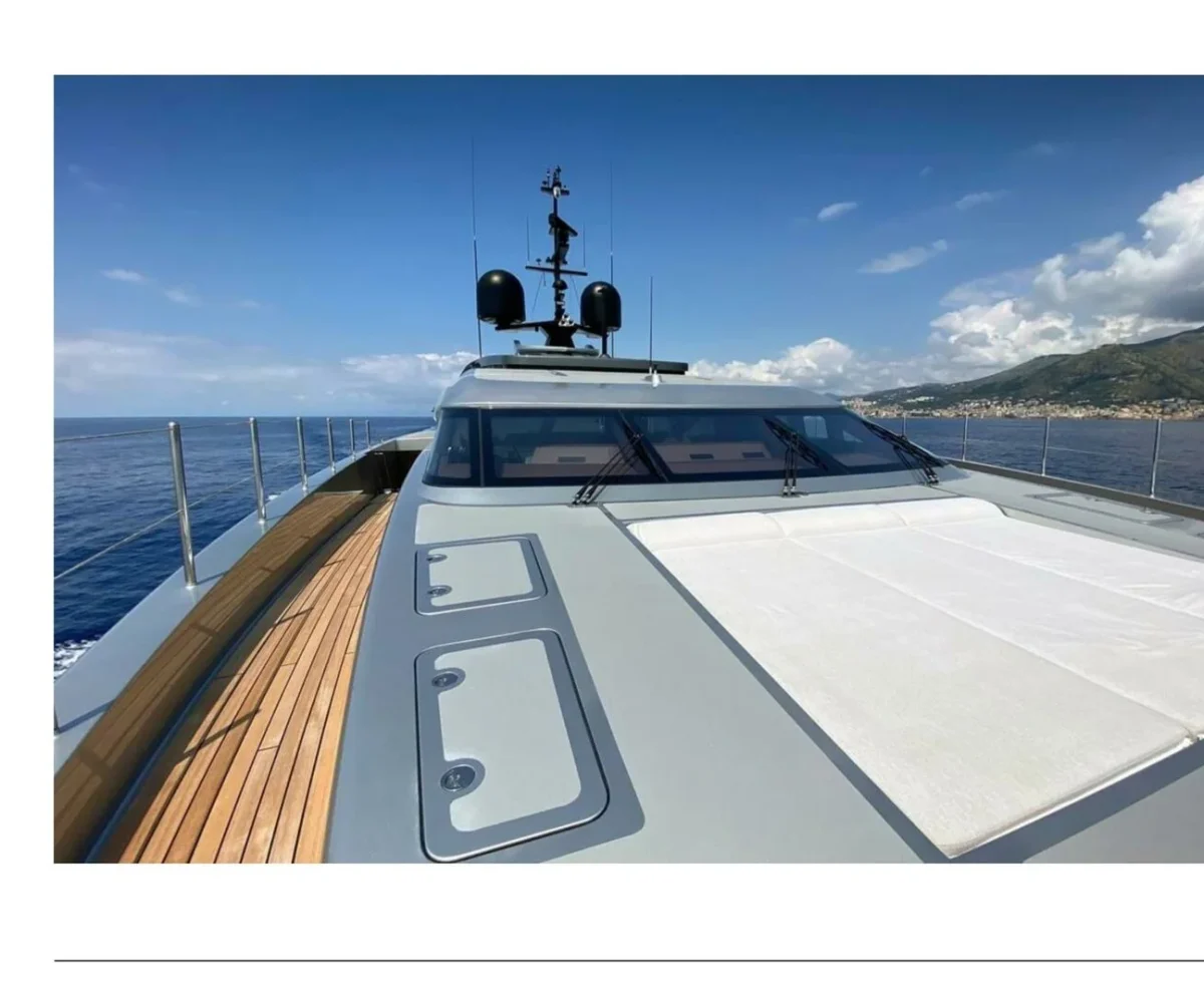 yachtImage_ext_769_18354