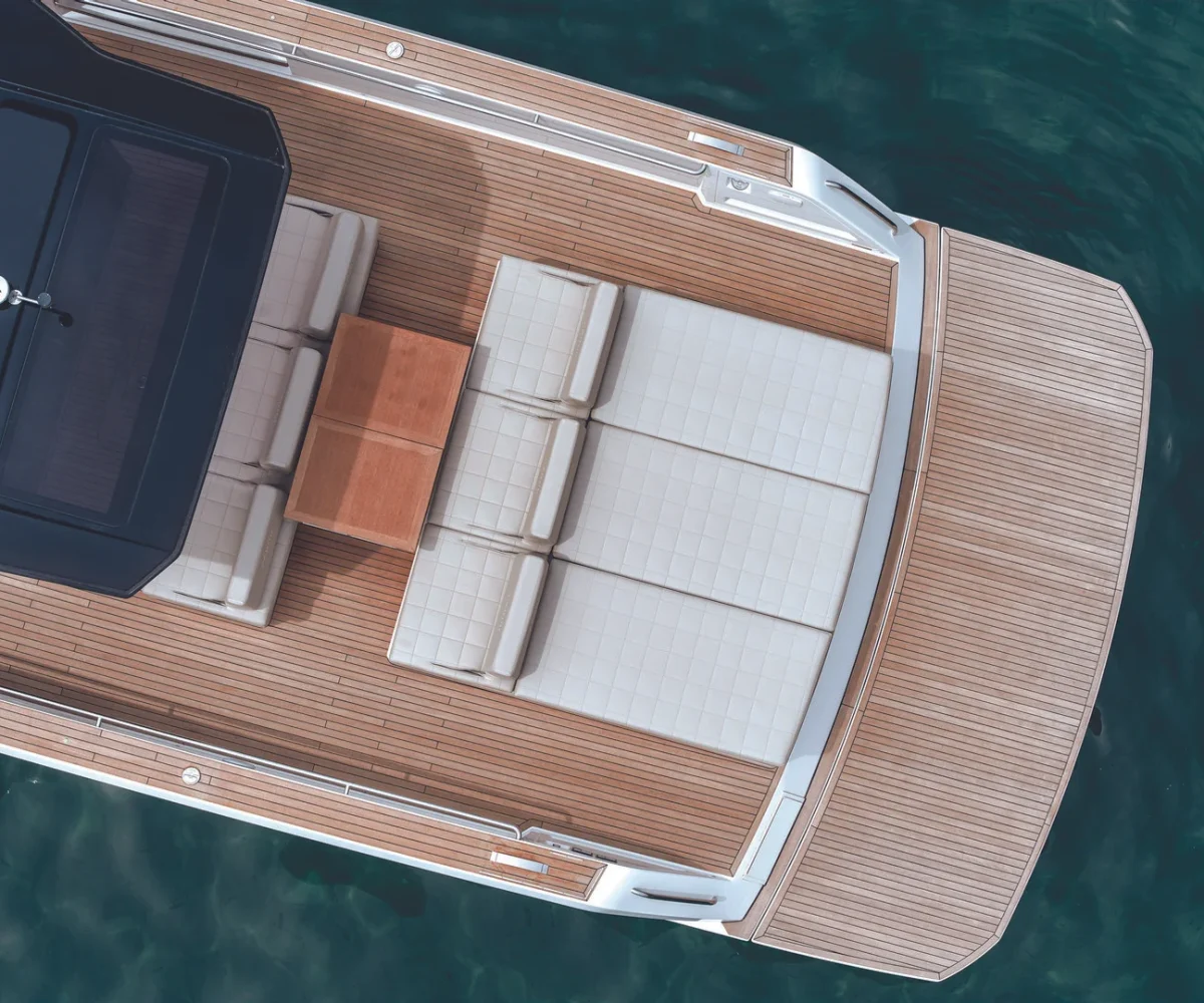 yachtImage_ext_963_24908