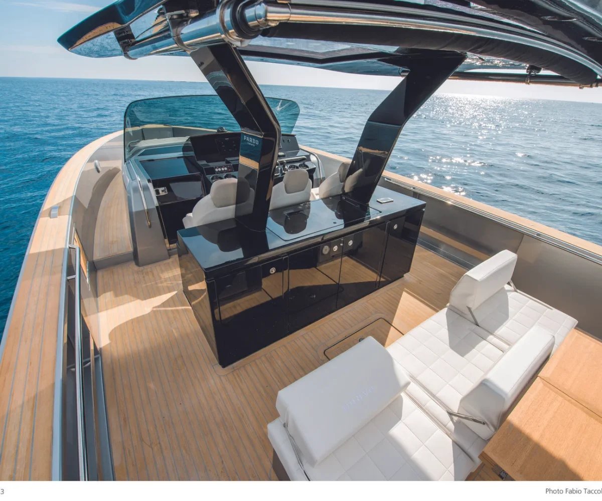 yachtImage_ext_963_24915