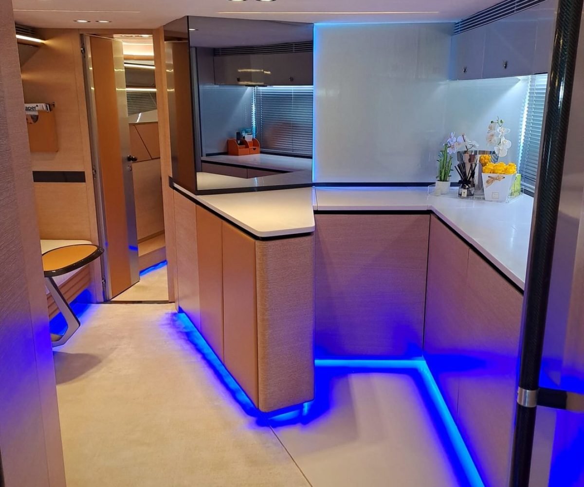 yachtImage_int_1024_26675