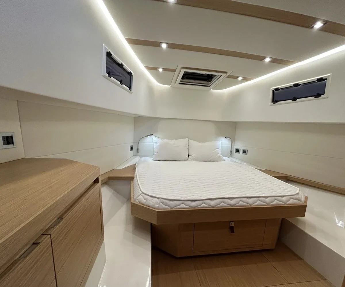 yachtImage_int_1034_27247-2-e1747748969794