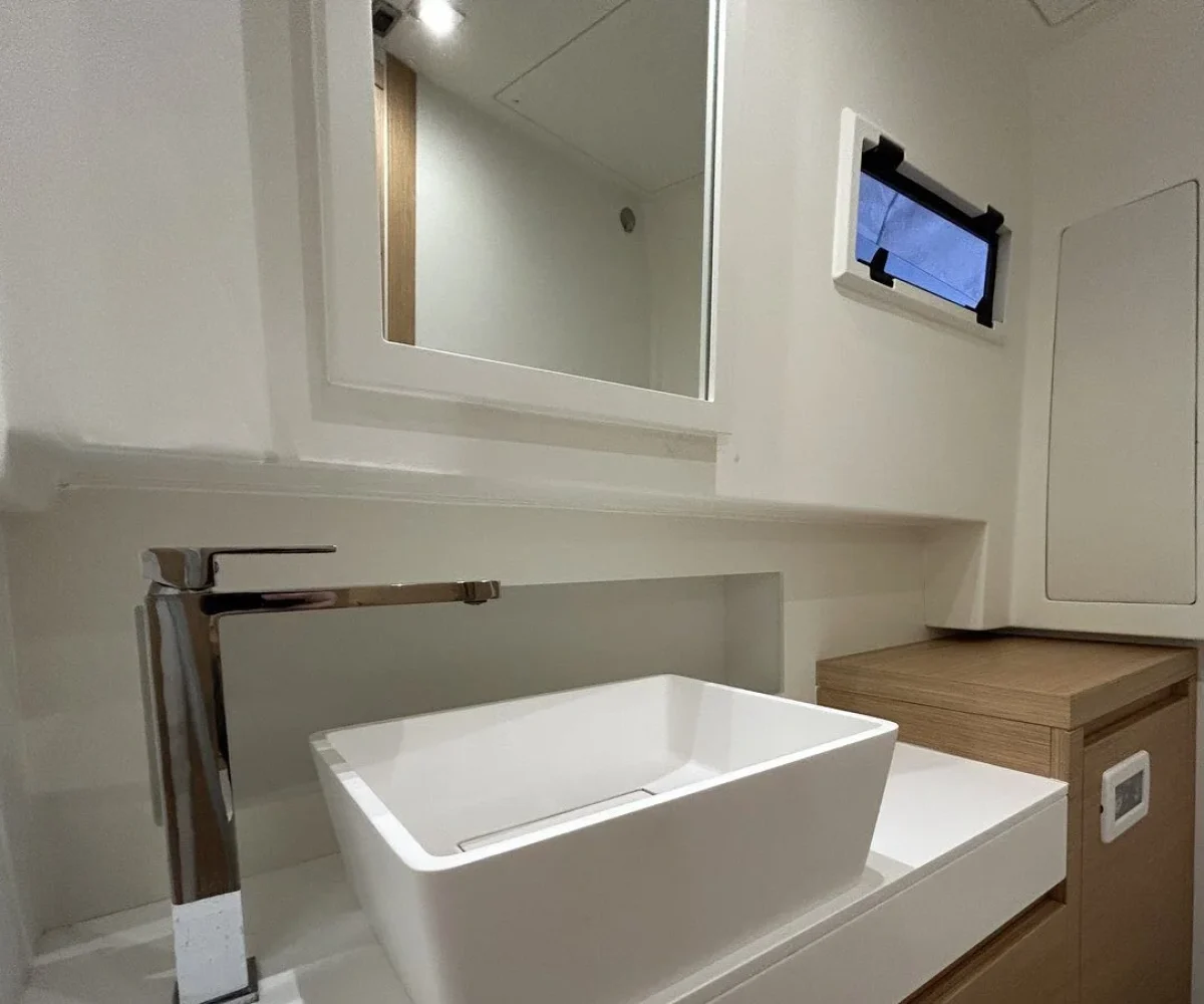 yachtImage_int_1034_27249-2-e1747749090996