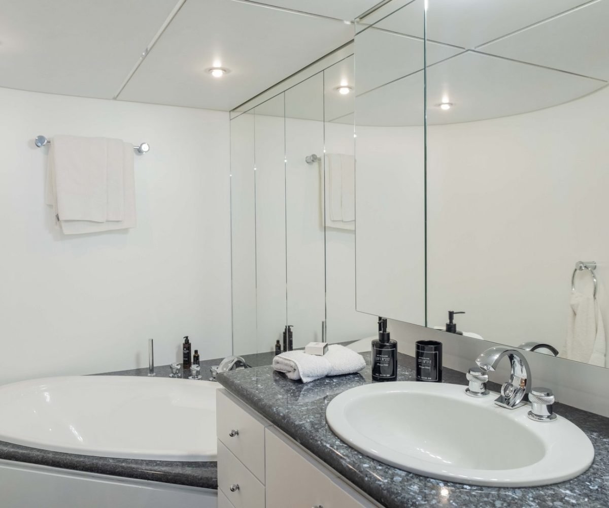 yachtImage_int_1036_27059