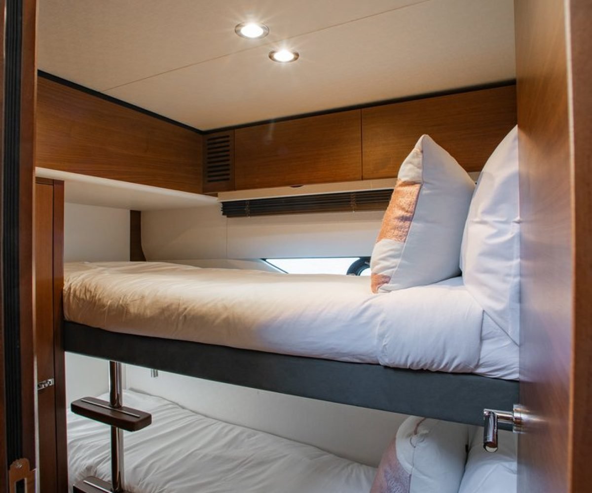 yachtImage_int_1047_27721