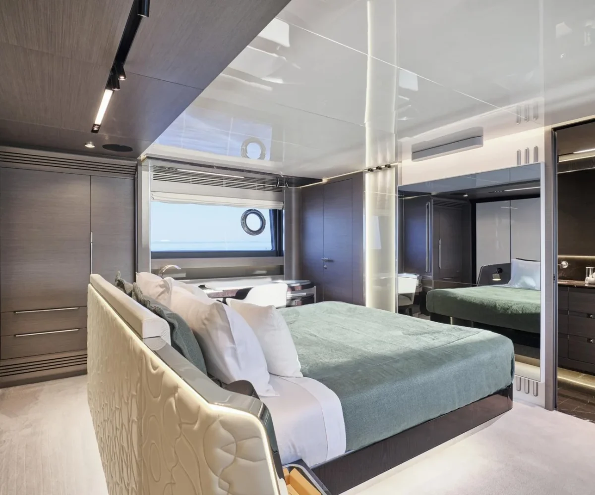 yachtImage_int_1051_27905