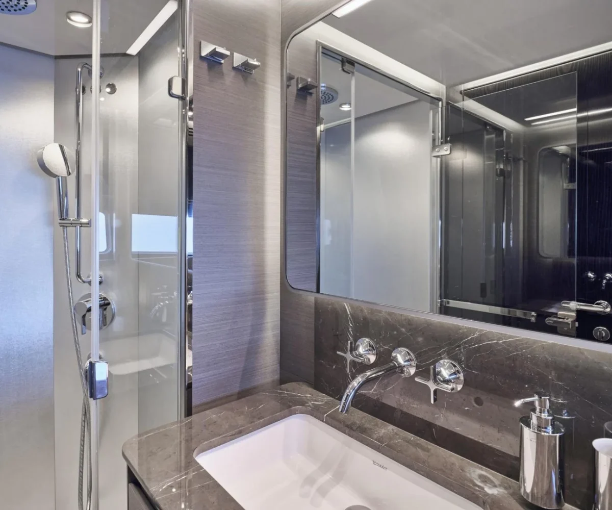 yachtImage_int_1051_27910