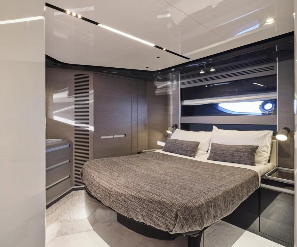 yachtImage_int_1051_27911