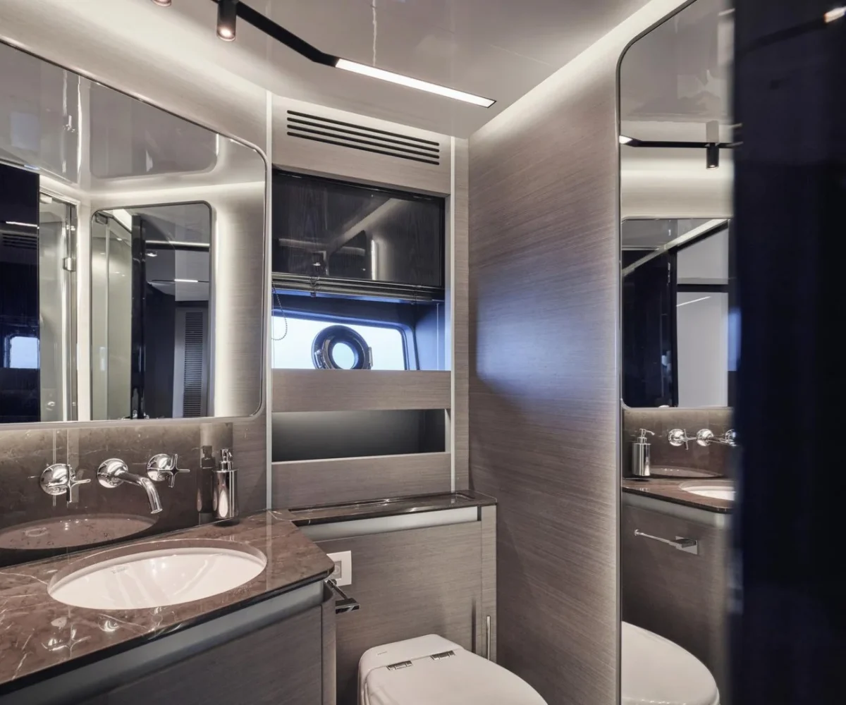 yachtImage_int_1051_27912