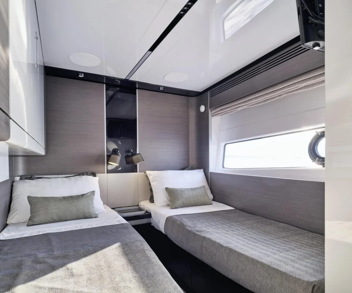 yachtImage_int_1051_27913