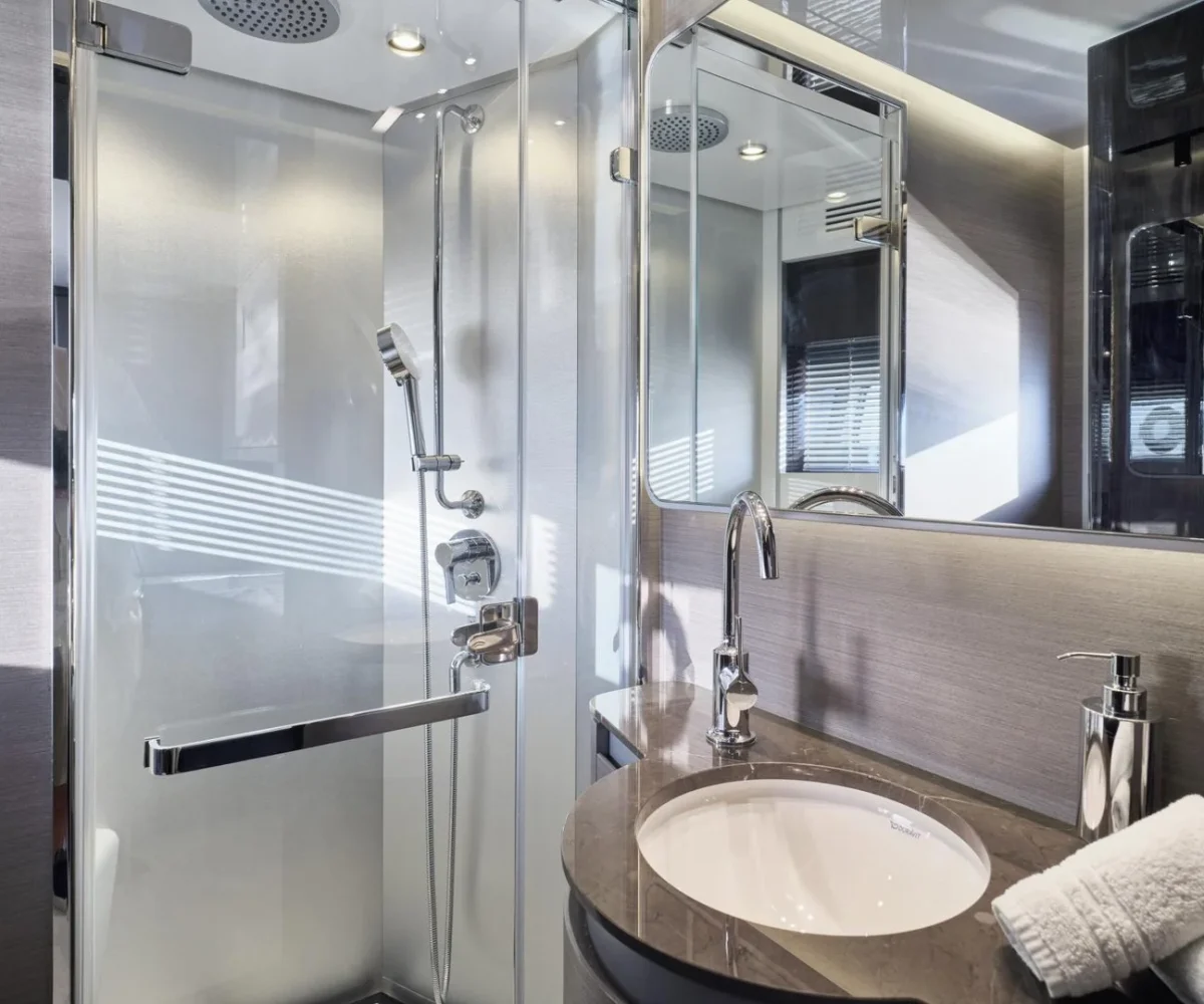 yachtImage_int_1051_27914