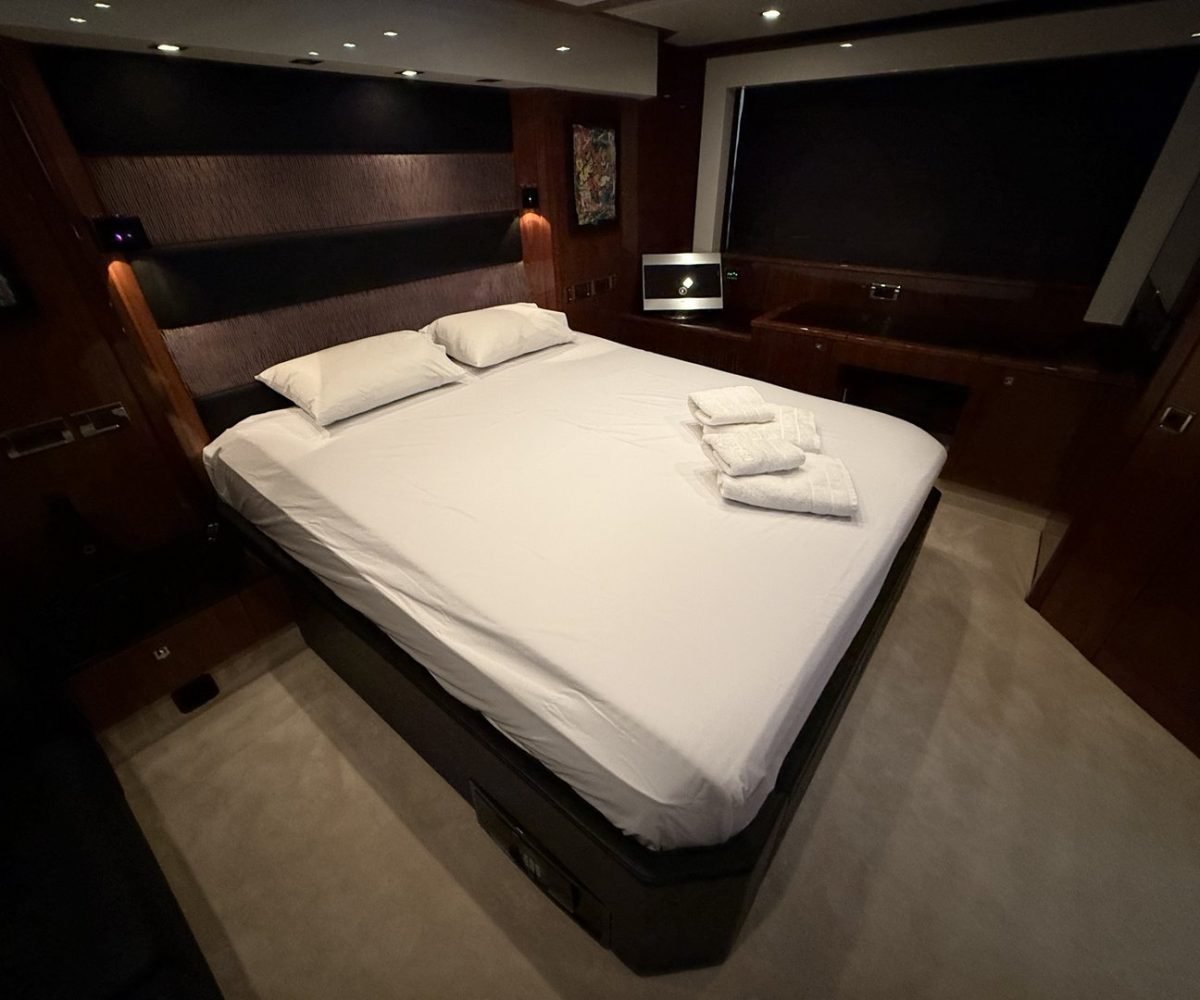 yachtImage_int_1056_28980