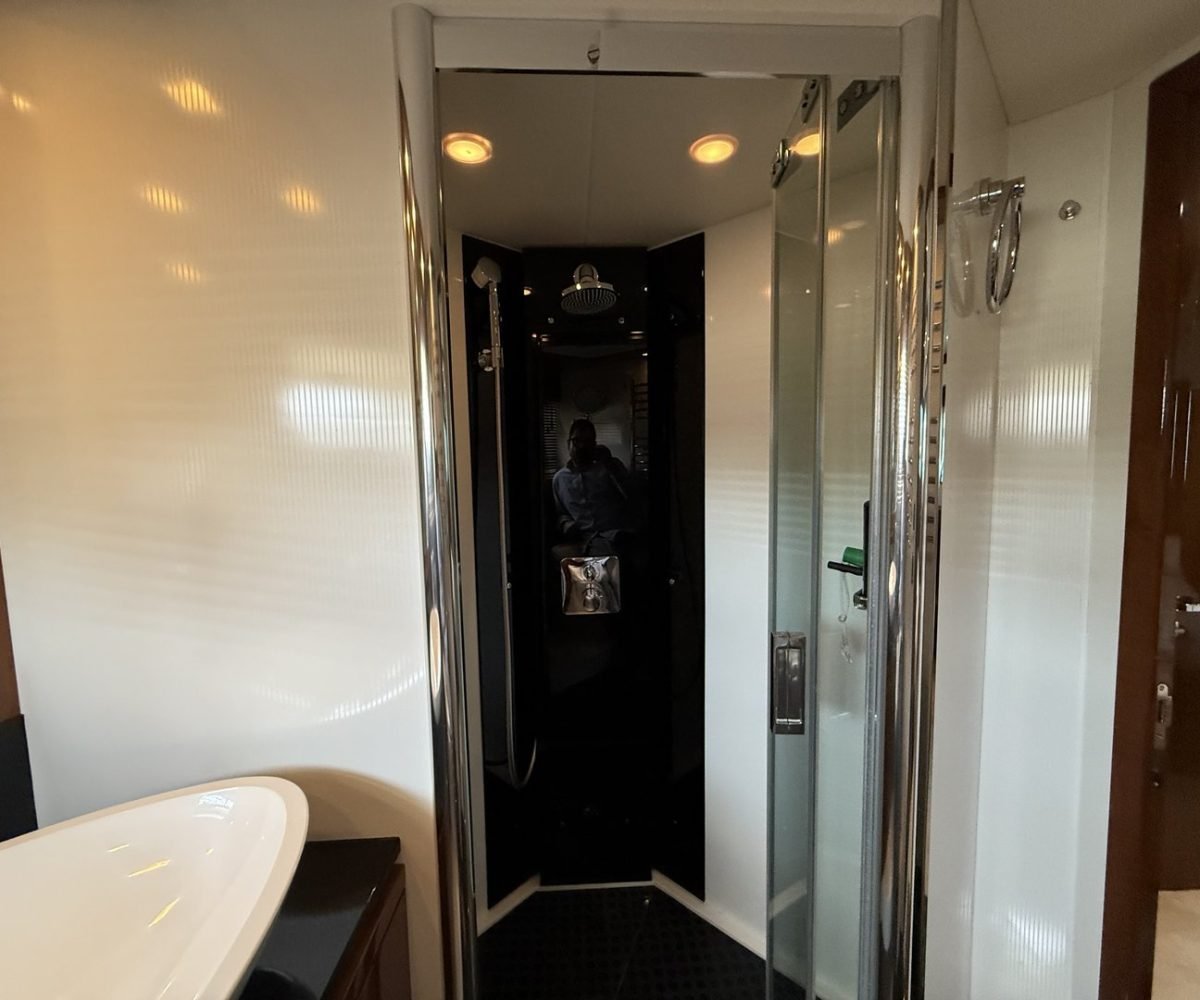 yachtImage_int_1056_28984