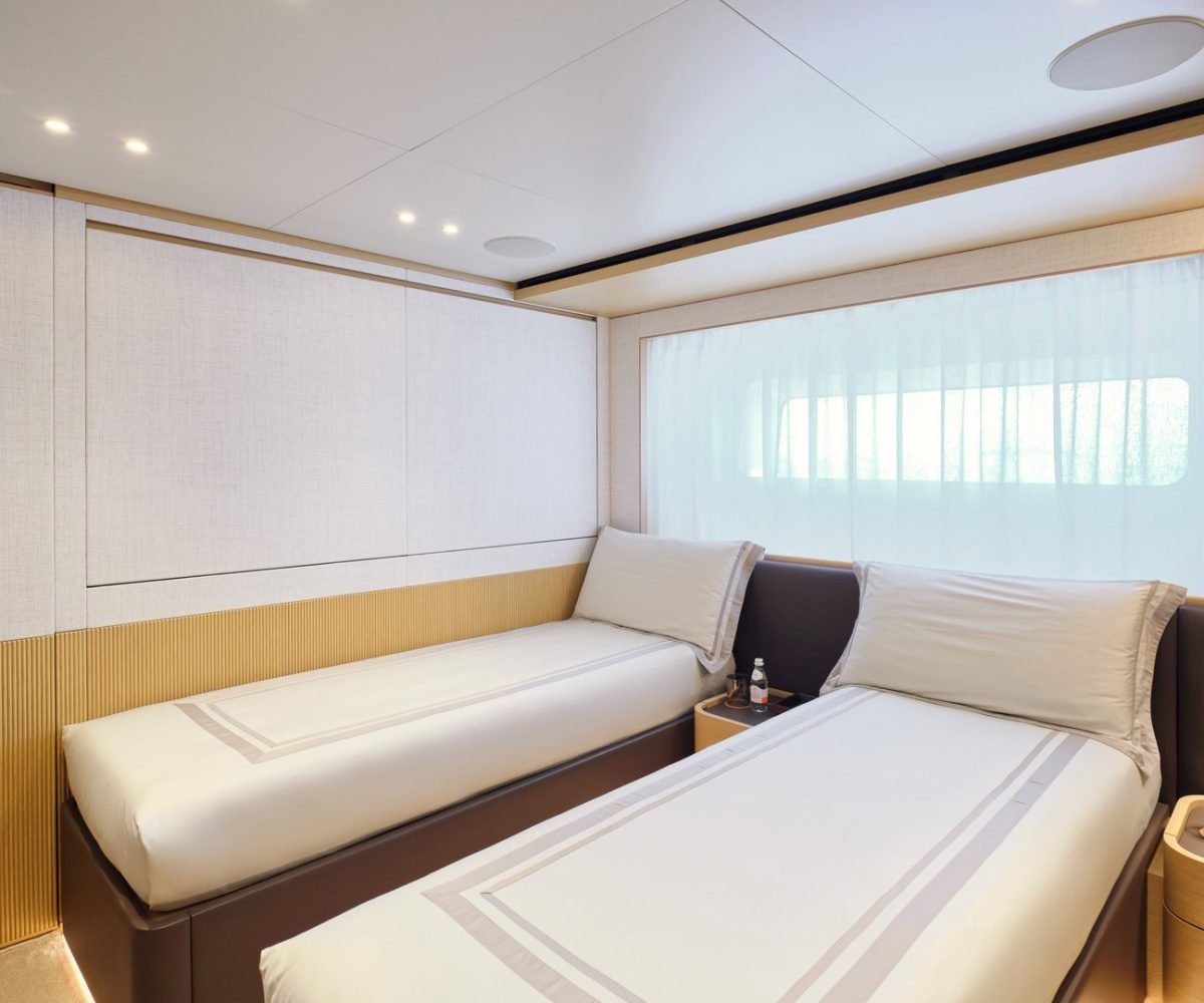 yachtImage_int_1059_28797