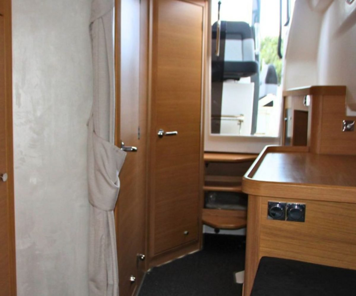 yachtImage_int_1067_30555