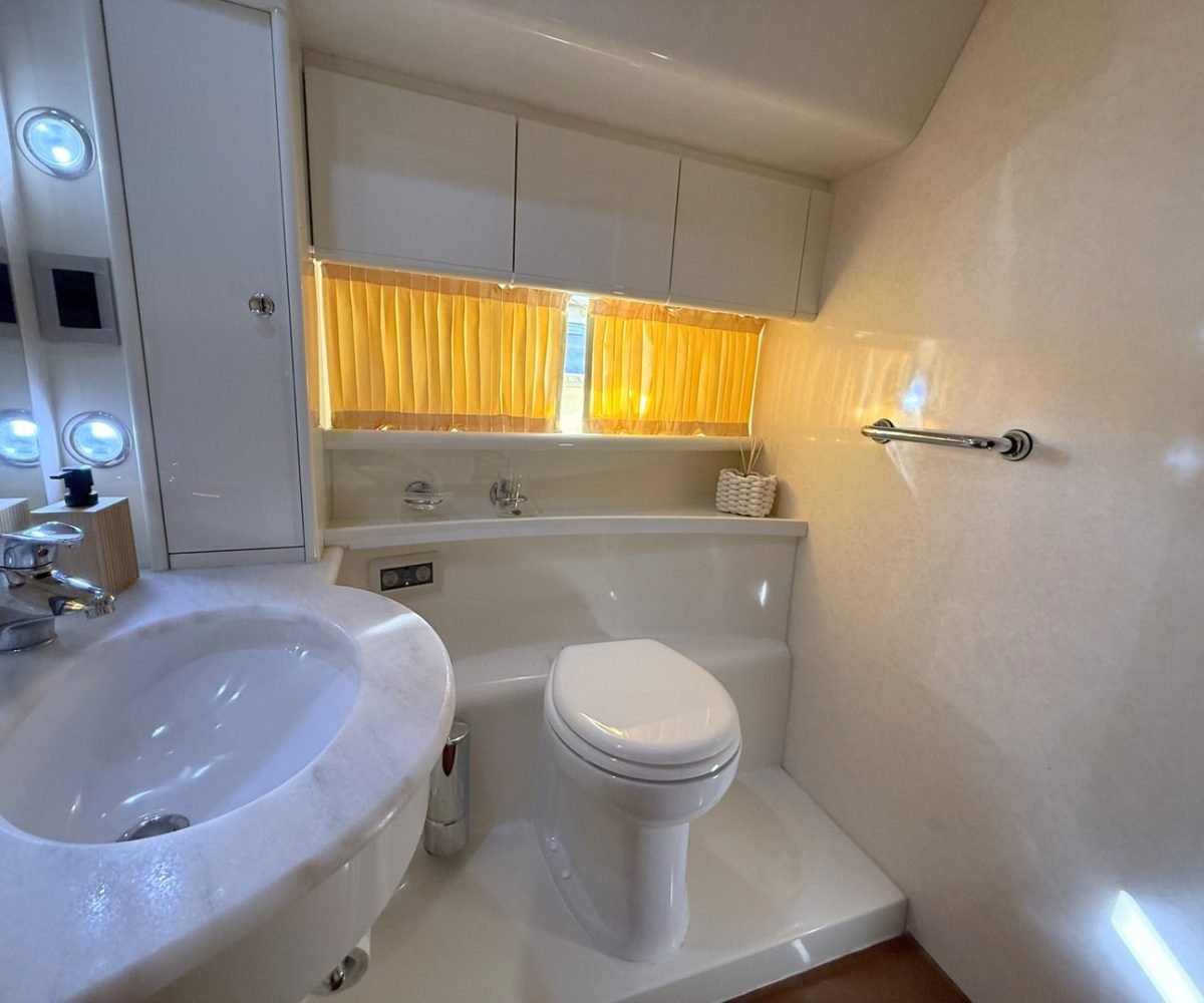 yachtImage_int_1080_29662