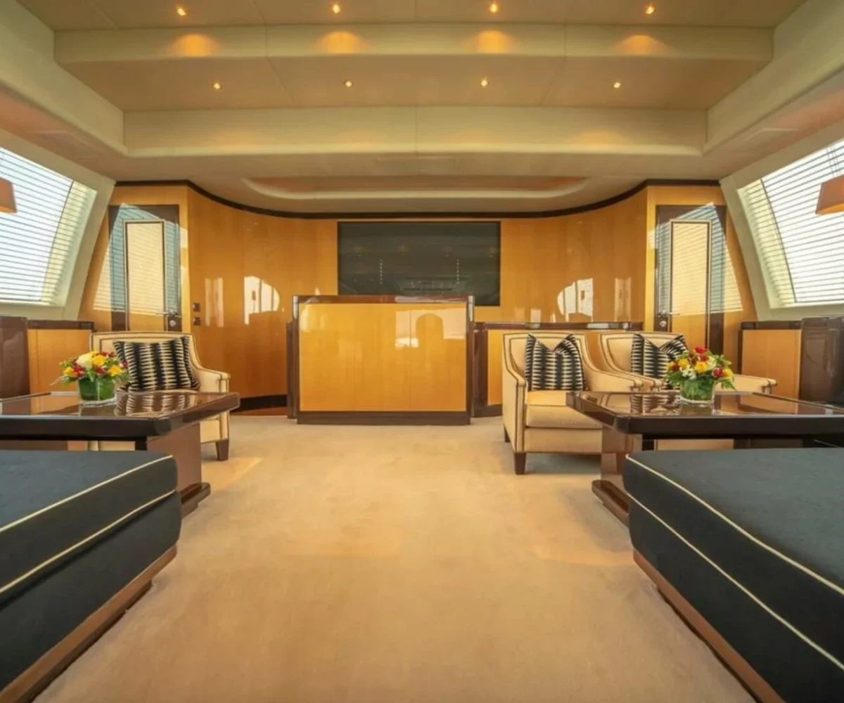 yachtImage_int_732_17233