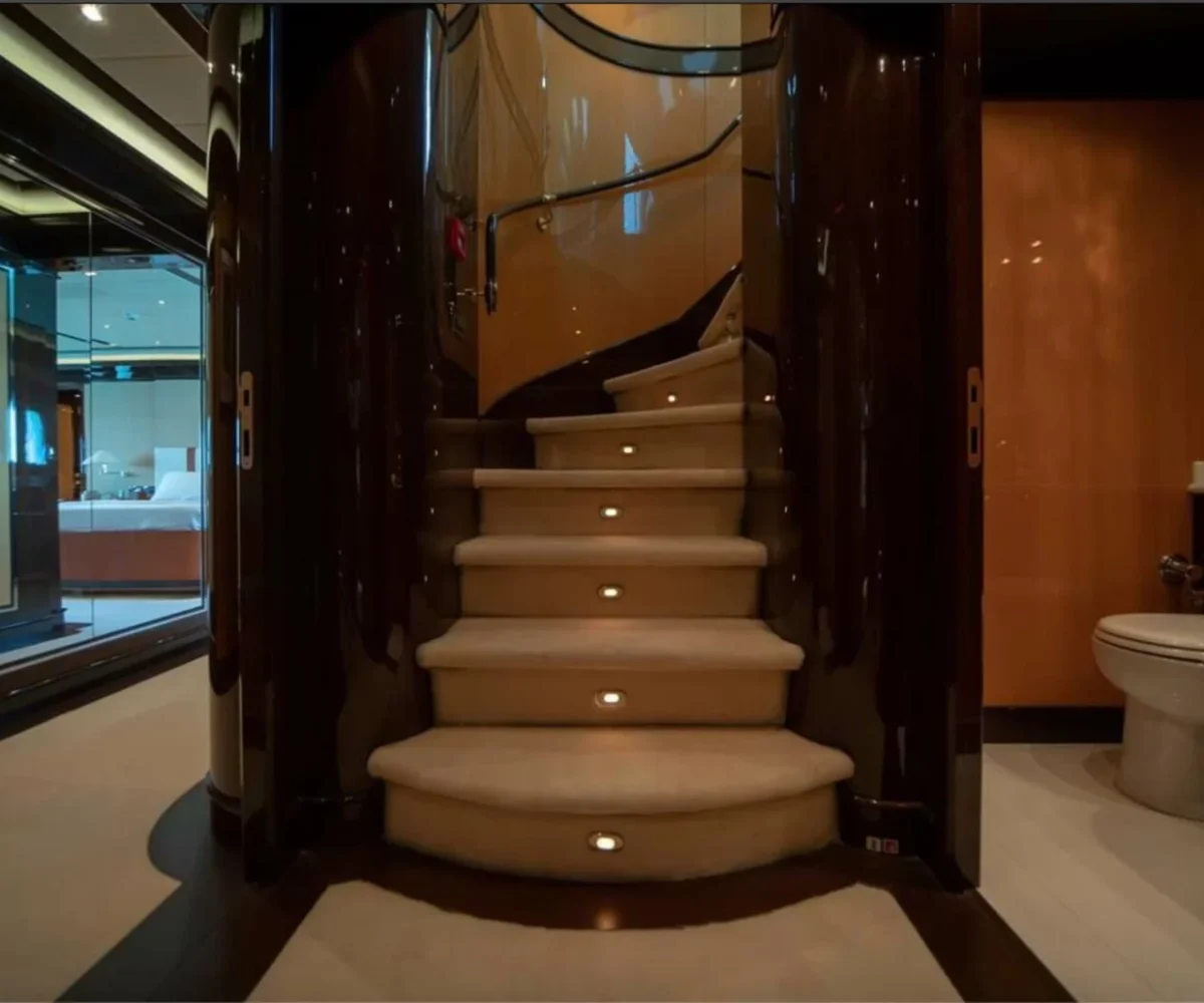 yachtImage_int_732_17234