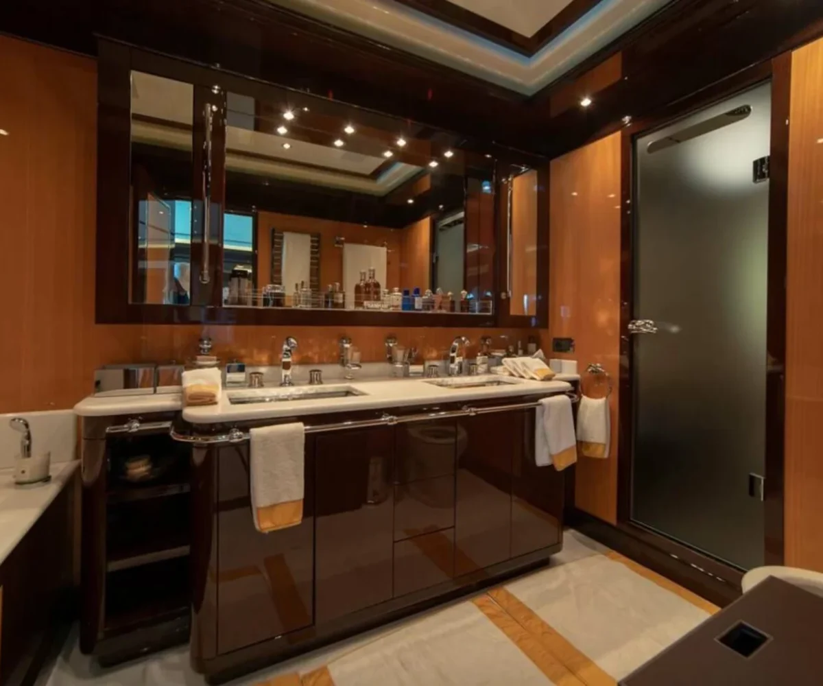 yachtImage_int_732_17237