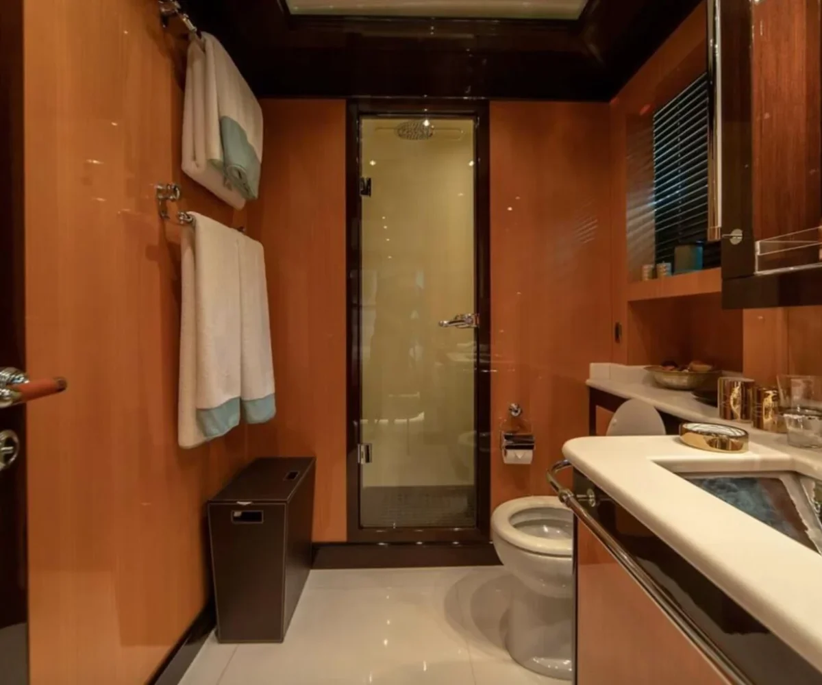 yachtImage_int_732_17239