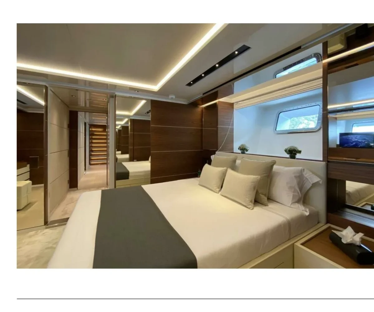 yachtImage_int_769_18369