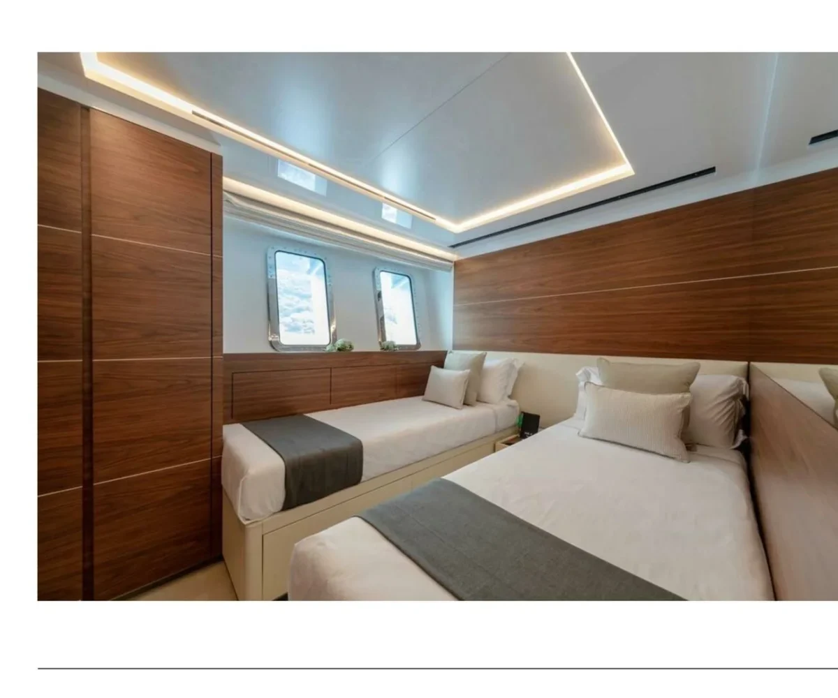 yachtImage_int_769_18372