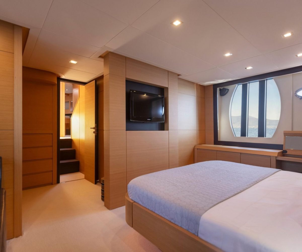 yachtImage_int_865_24380