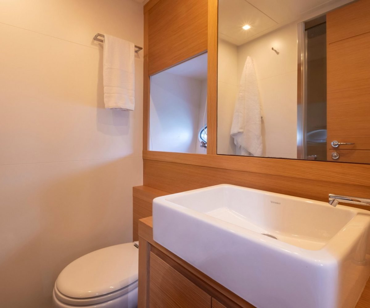 yachtImage_int_865_24387