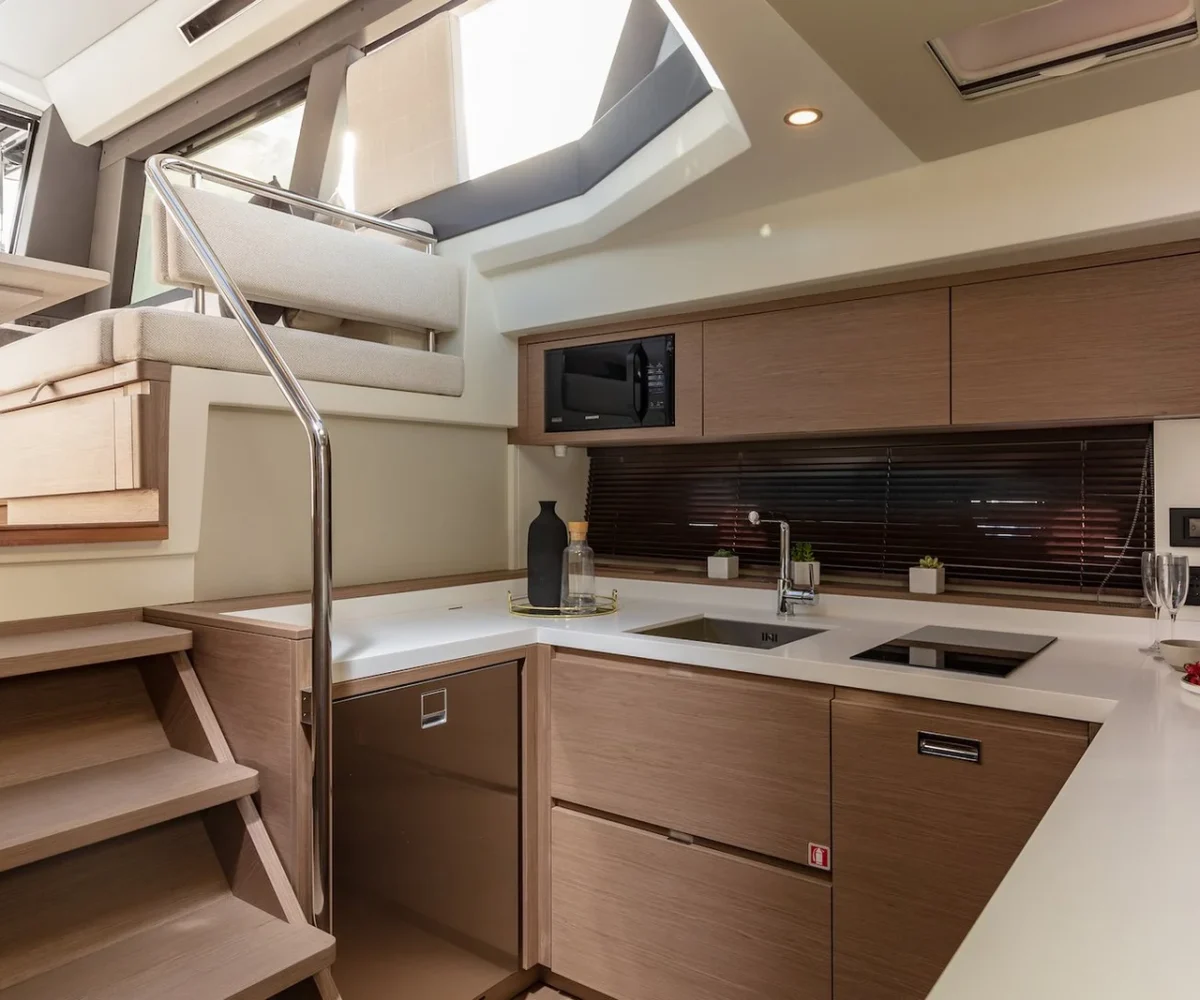 PARDO GT52 ”NEW” interior