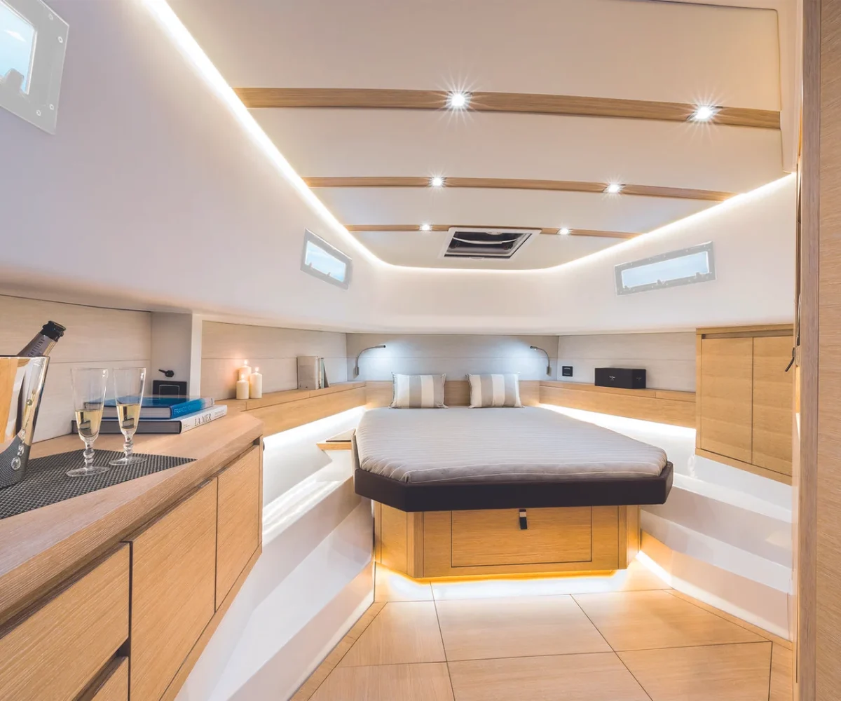 yachtImage_int_963_24917