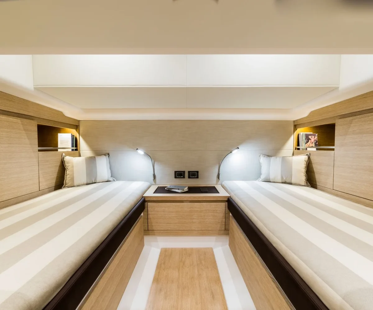 yachtImage_int_963_24918