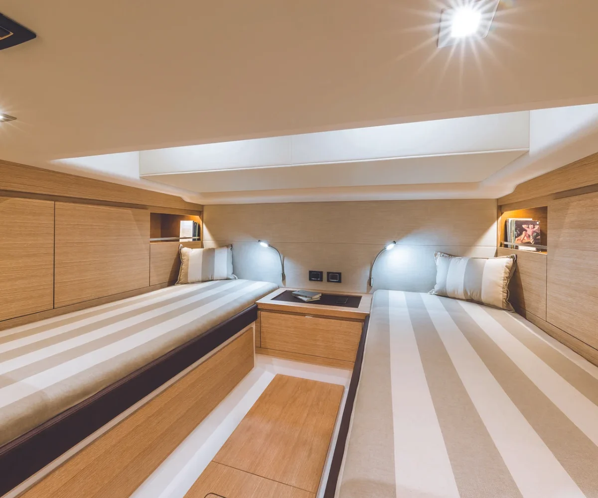 yachtImage_int_963_24919