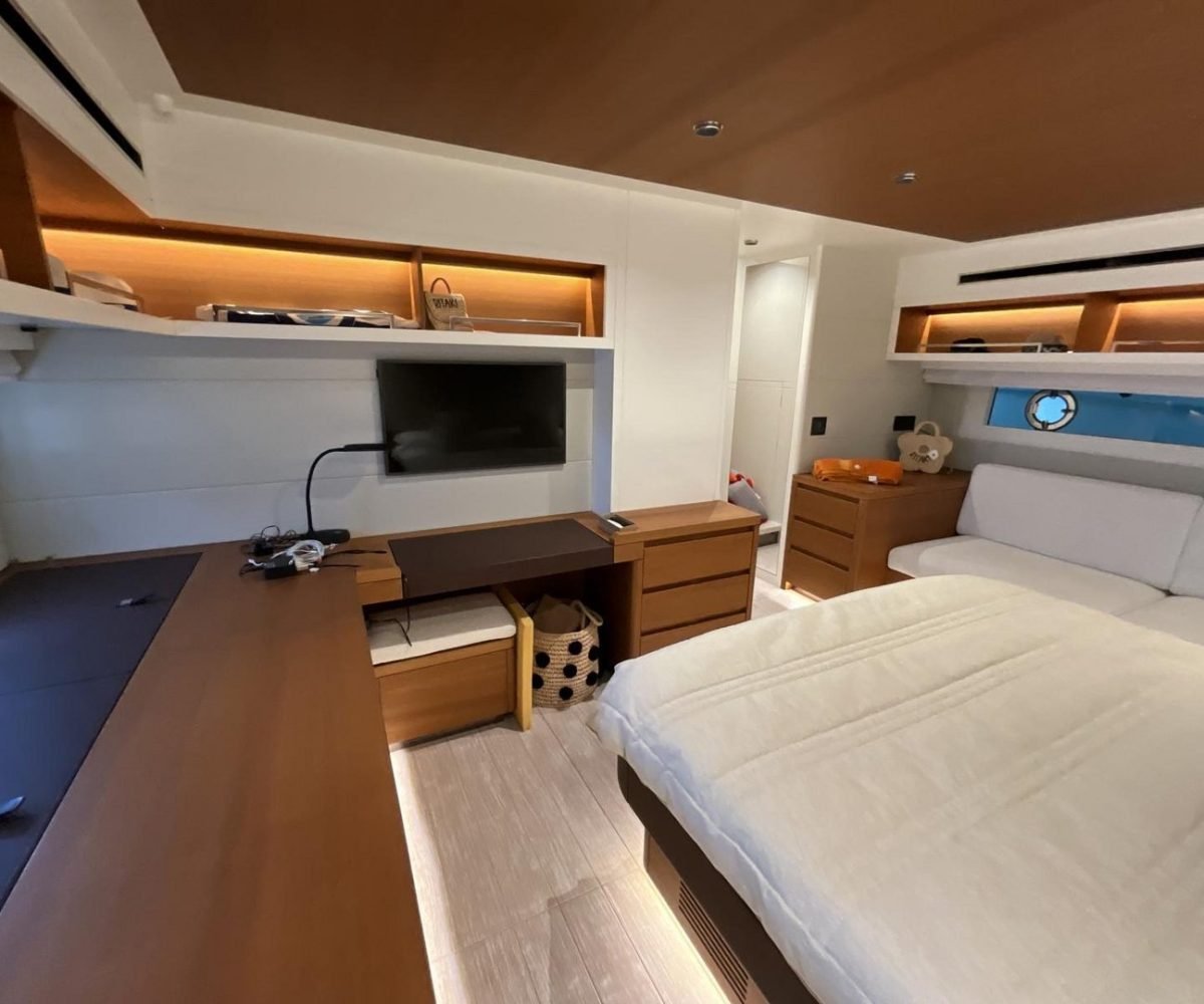 yachtImage_int_966_25105