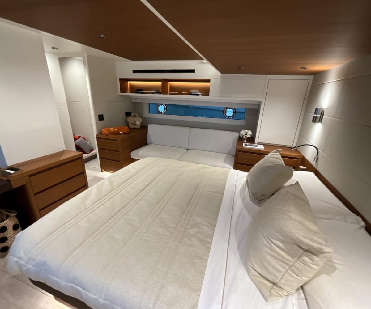 yachtImage_int_966_25108